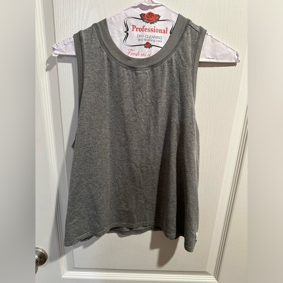 VUORI gray high neck tank size S - Picture 5 of 7